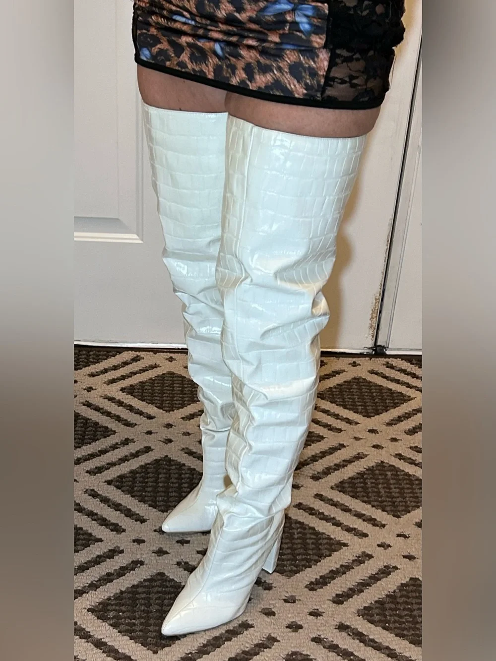 White Croc-Embossed Over-the-Knee Thigh High Pretty Woman Kinky Boots ~Size 7.
